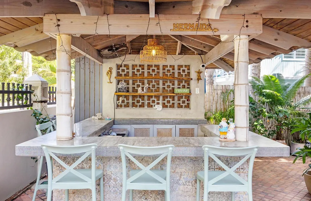 Tres Sirenas Beach Inn-1