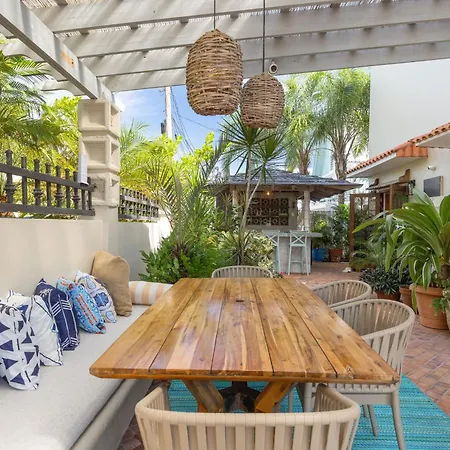 Tres Sirenas Beach Inn-3